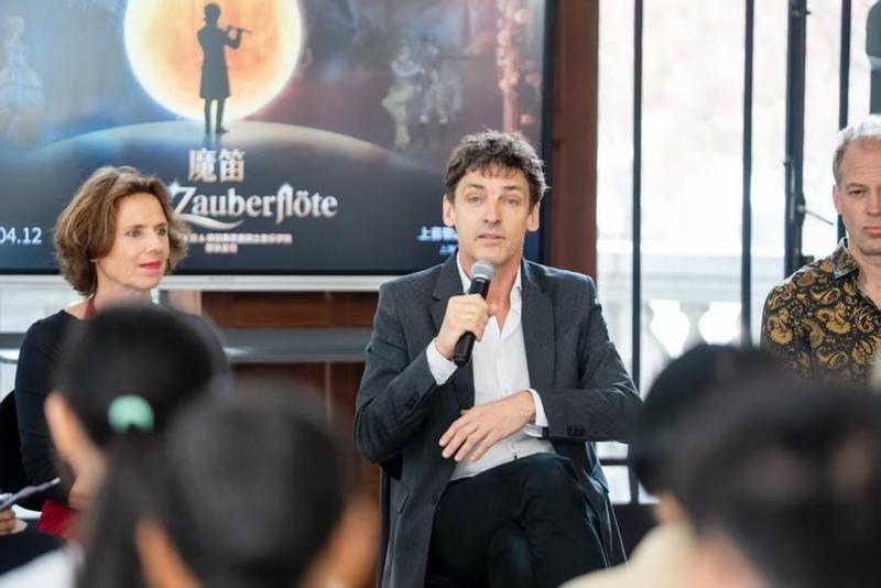  【技术解码】中德联袂《魔笛》：莫扎特歌剧的“三重世界”音乐结构与颠覆性角色诠释 文化旅游