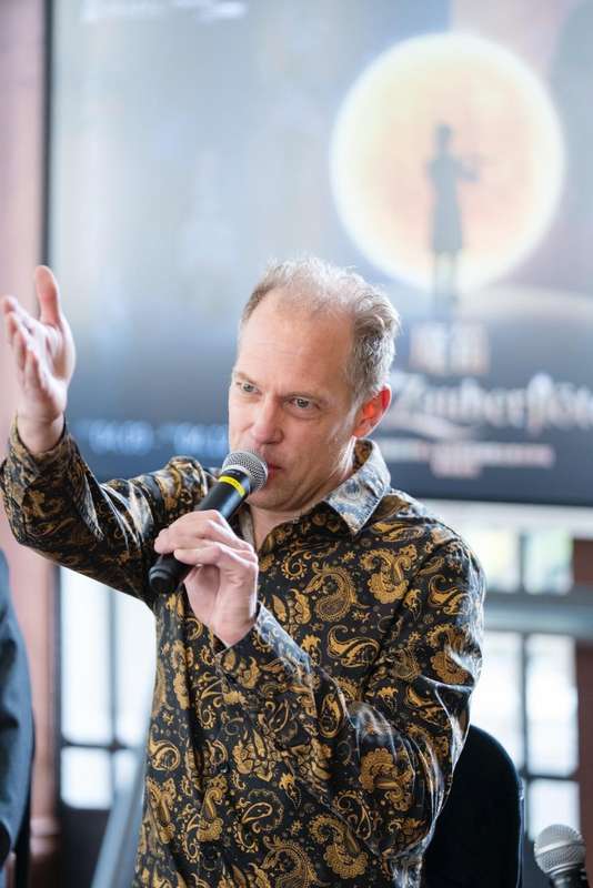  【技术解码】中德联袂《魔笛》：莫扎特歌剧的“三重世界”音乐结构与颠覆性角色诠释 文化旅游