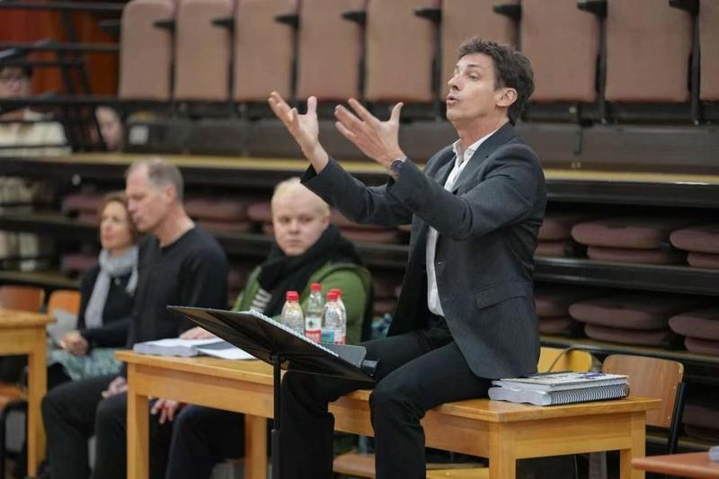  【技术解码】中德联袂《魔笛》：莫扎特歌剧的“三重世界”音乐结构与颠覆性角色诠释 文化旅游