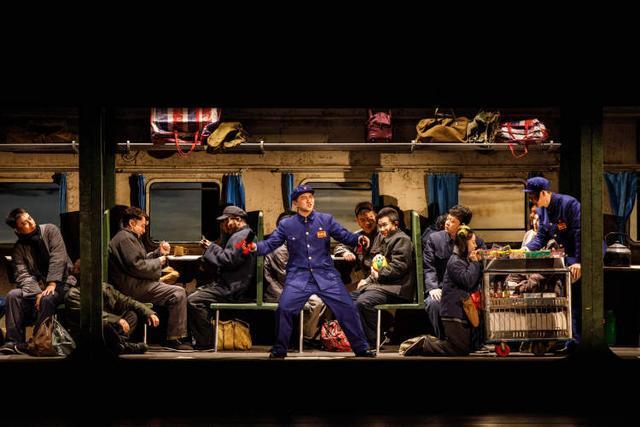  《南来北往》技术解码：铁路题材话剧的叙事架构与舞台实现 影视小说