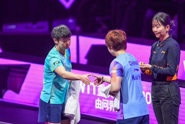  重庆赛场风云突变，王楚钦孙颖莎双双止步；新生力量强势崛起，日本选手频频制造惊喜。 体育新闻