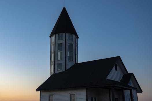 盟友拒绝加入护航行动，特朗普直言不公；北约前景蒙上阴影。