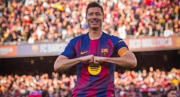  家庭纽带难舍，莱万倾向巴萨续约；四月或揭晓答案。 体育新闻