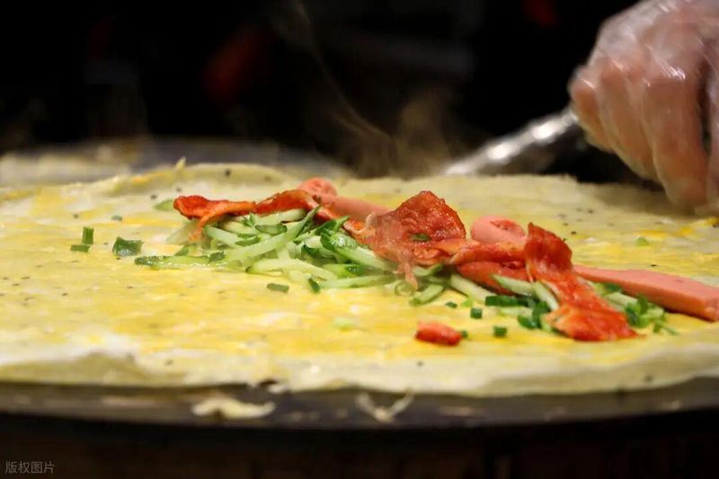  天津大爷为何急眼：一份不加生菜火腿的煎饼果子，藏着老派人认真生活的样子 情感心理