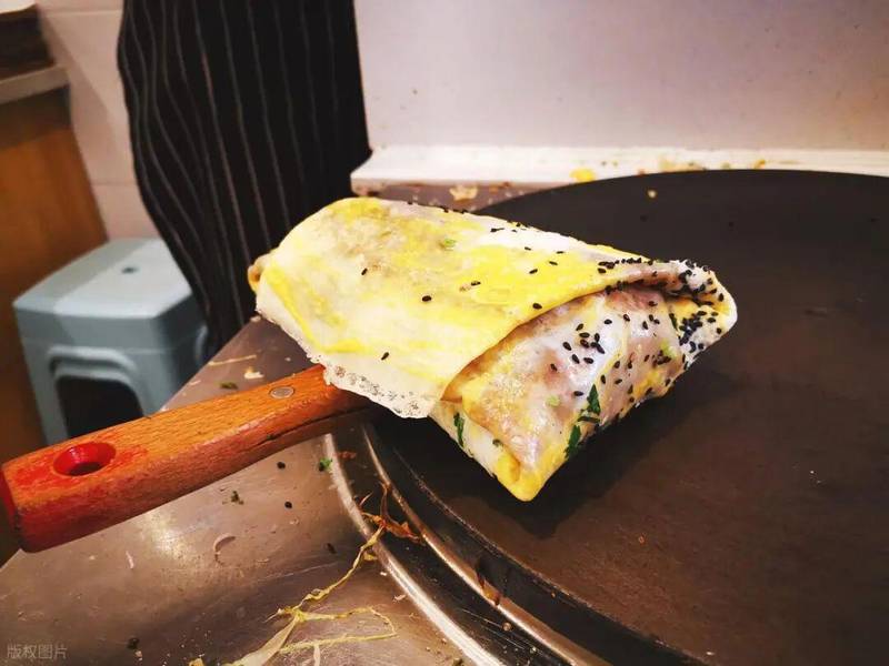 天津大爷为何急眼：一份不加生菜火腿的煎饼果子，藏着老派人认真生活的样子 情感心理