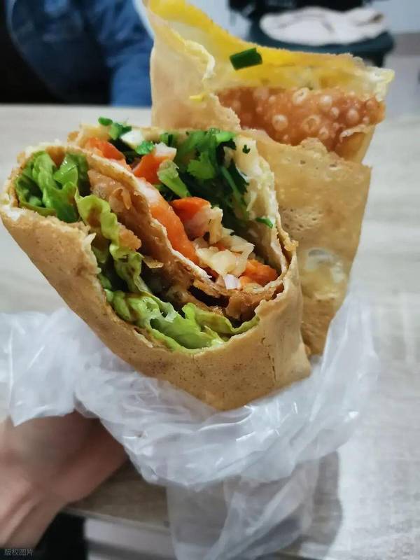  天津大爷为何急眼：一份不加生菜火腿的煎饼果子，藏着老派人认真生活的样子 情感心理