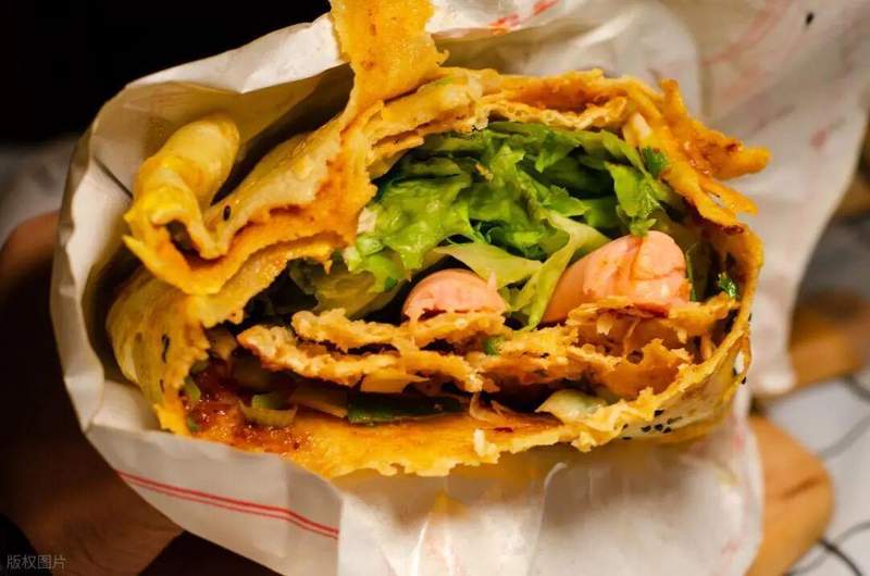  天津大爷为何急眼：一份不加生菜火腿的煎饼果子，藏着老派人认真生活的样子 情感心理